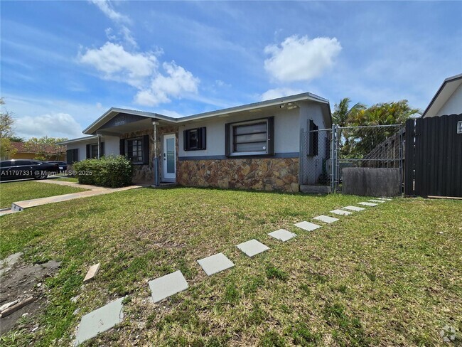 Building Photo - 26162 SW 123rd Pl Unit Back Rental