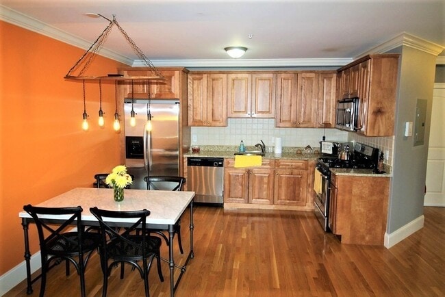 Building Photo - 255 Winter St Unit 307