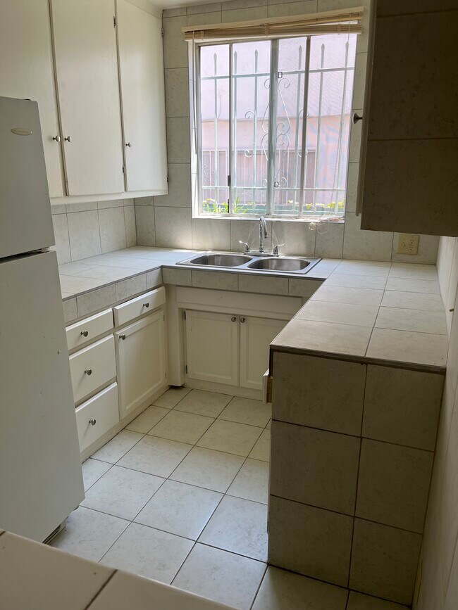 Photo - 827 N Hudson Ave