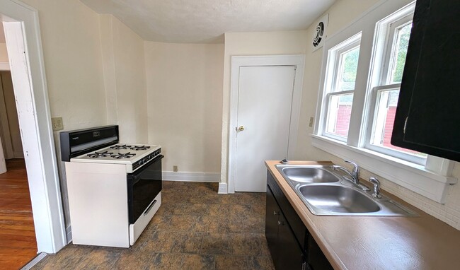 Photo - 1868 Manz St
