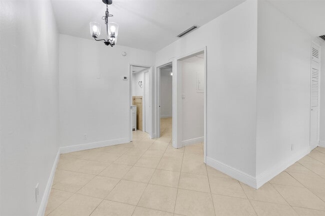 Photo - 815 Middle River Dr Unit 115