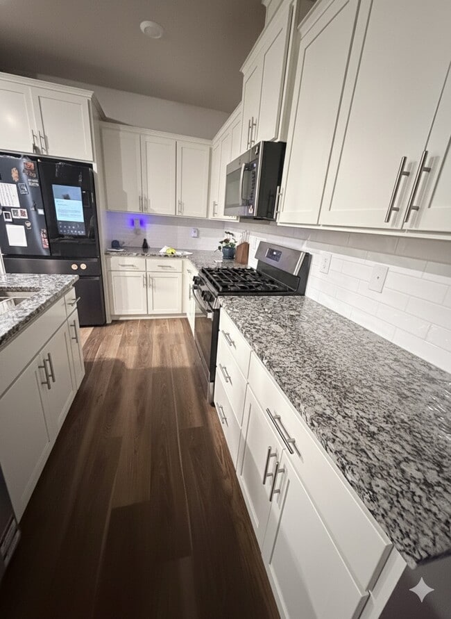 Kitchen - 8143 SE Leafhopper St