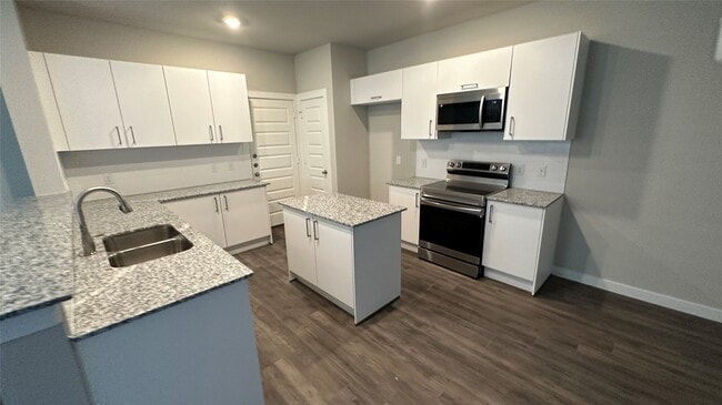 Building Photo - 9812 Grosbeak Ln