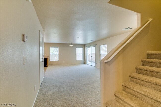 Photo - 186 Gilliflower Ave