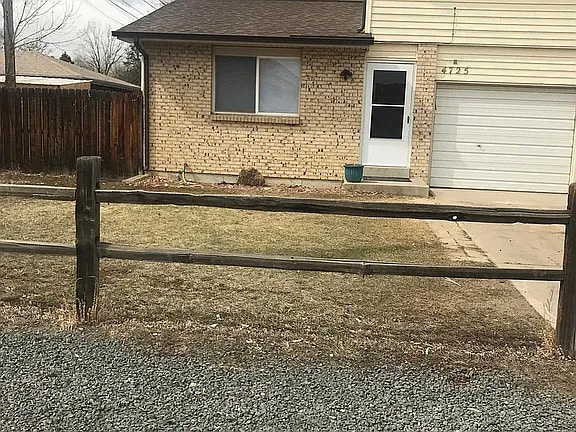 Photo - 4725 Nelson St