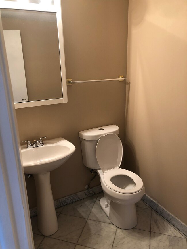 Photo - 2004 Spencer St