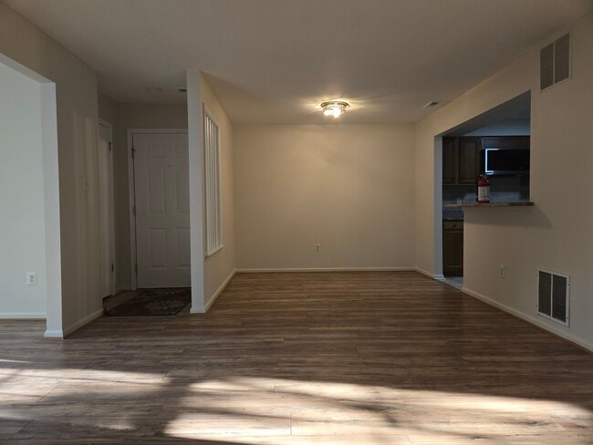 Inside Entry/Dining - 6 Canterbury Ct Unit 6 Canterbury Court