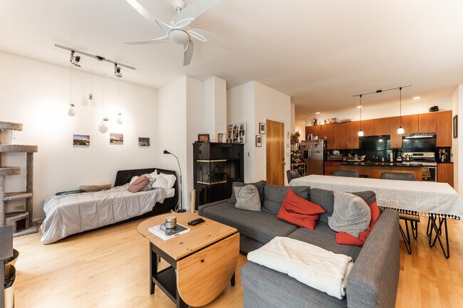1409 N Wicker Park Ave Unit 2