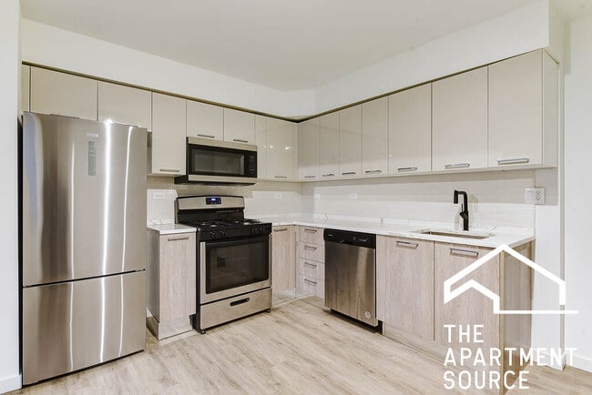 Building Photo - 7621 N Sheridan Rd Unit 2F
