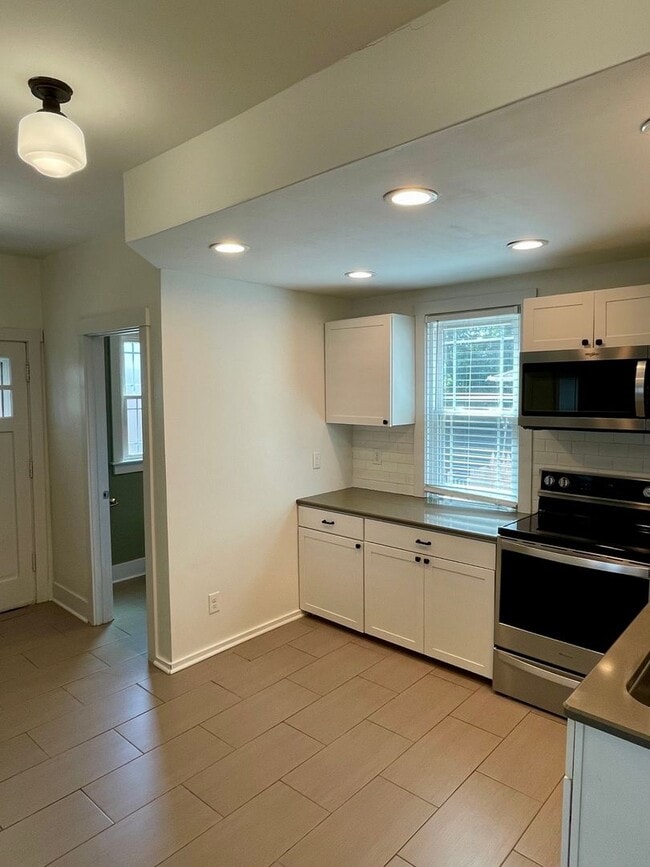 Photo - Beautiful & Spacious 3 Bedroom Rental Home...