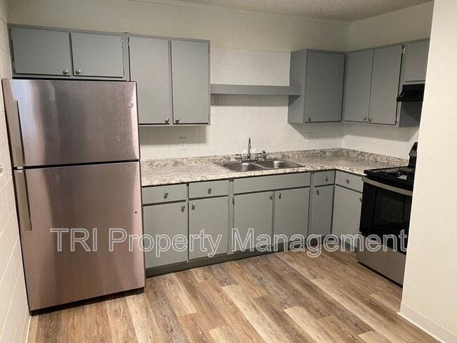 Photo - 2011 5th Ave