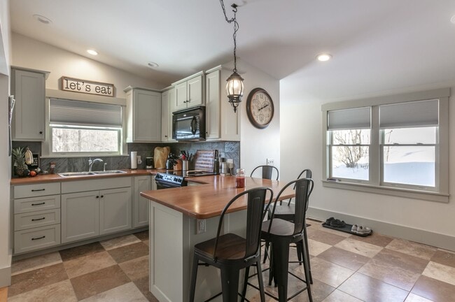 Photo - 335 US-4 Unit A