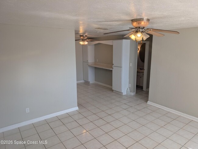 Photo - 900 Camphor Way