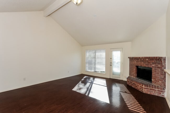 Photo - 827 Bentle Ct