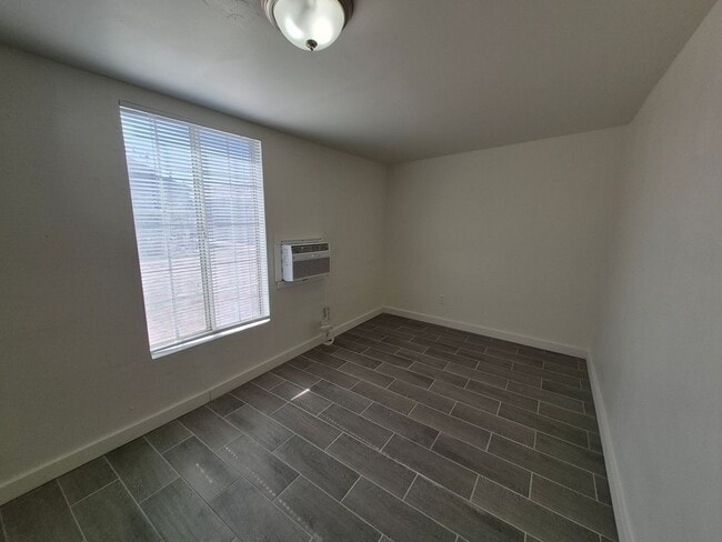 Photo - 383 S 7th Ave Unidad 383