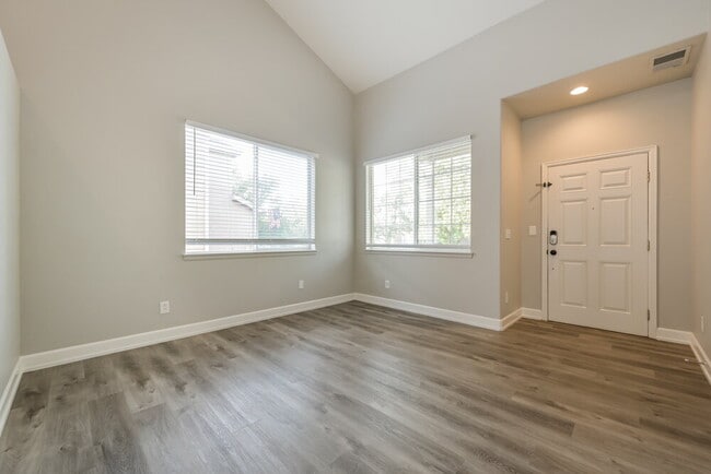 Photo - 5065 Pelican St