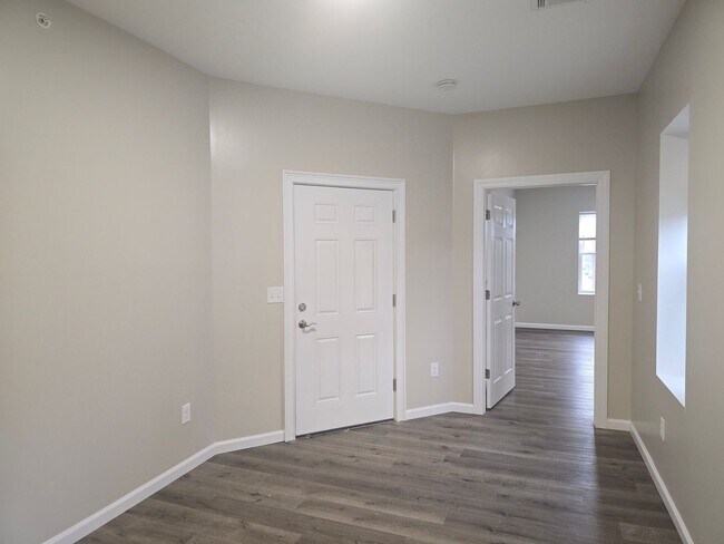 Photo - NEW LISTING: 1-Bed w/ Private Laundry & Parking Unit 3