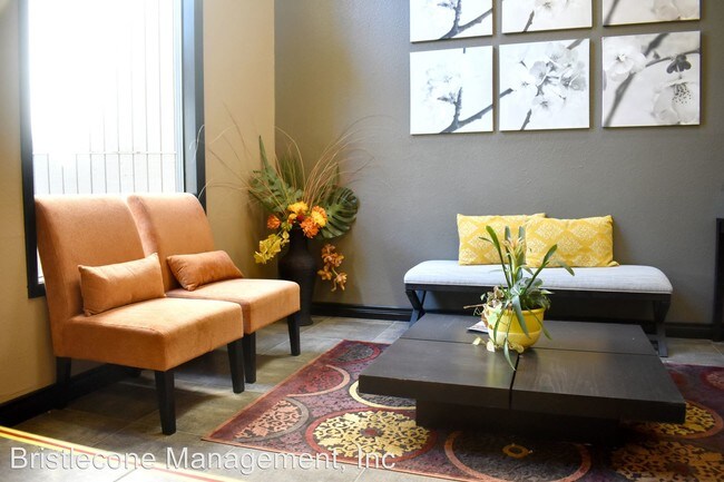 Photo - Water's Edge Apartments