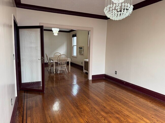 Photo - 13 W 27th St