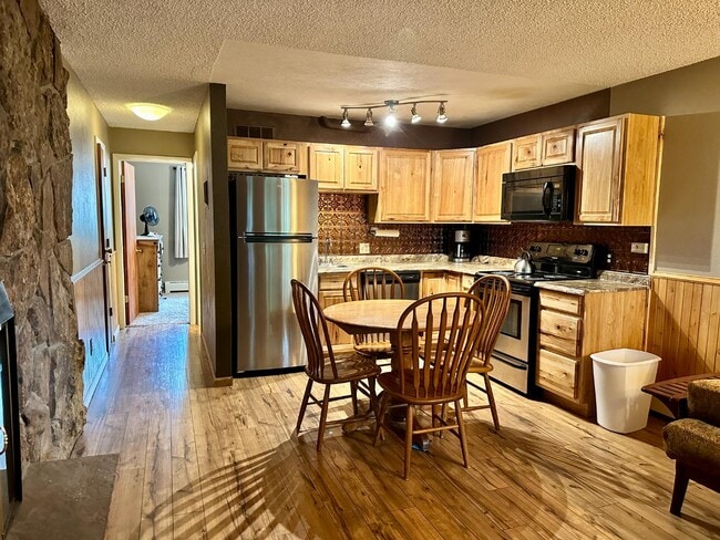 Building Photo - 247 Hi Country Dr Rental