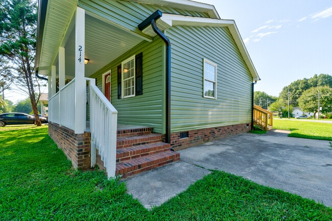 214 Putnam St