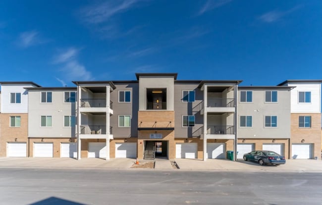Building Photo - 1423 N 3830 W Rental