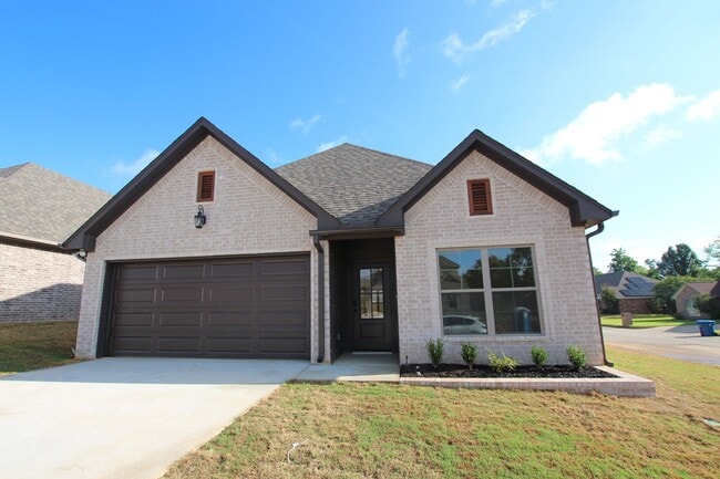 Building Photo - Available: 3/2/2 in Whitehouse ISD!!