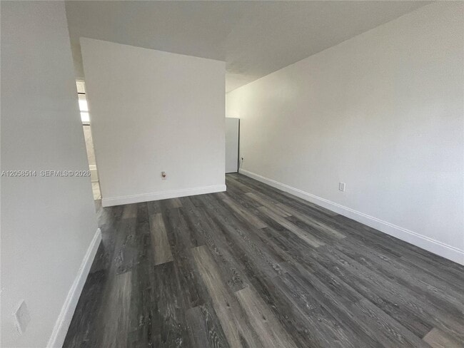 Photo - 15940 NE 19th Ct Unit 2