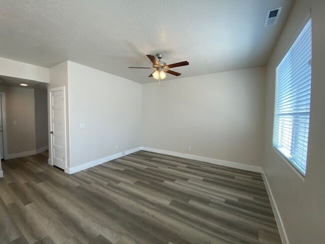 Photo - Beautiful 3 Bedroom Crimson Townhome