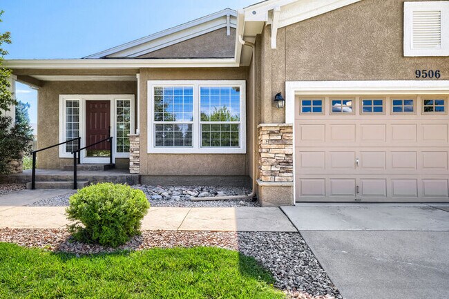 9506 Hollydale Ct