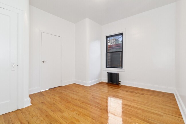 Photo - 300 W 10th St Unit 4B