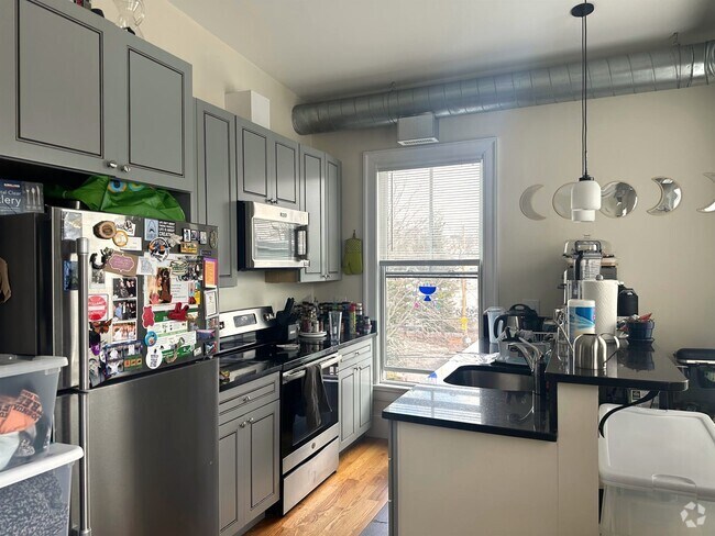 Building Photo - 43 Kent St Unit 3 Rental