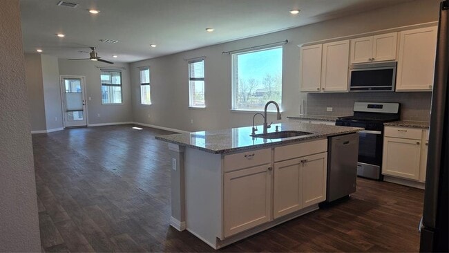 Photo - 313 Charles Trl