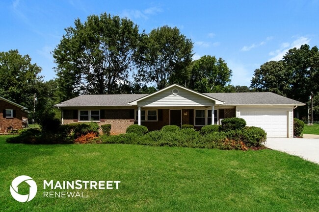 Building Photo - 633 Cedar Ln