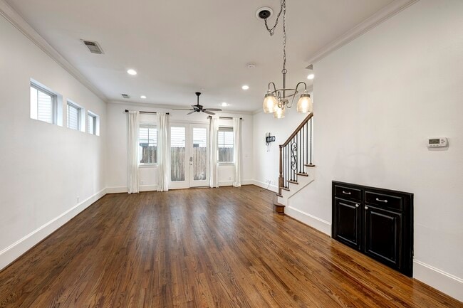 Photo - 931 W 23rd St