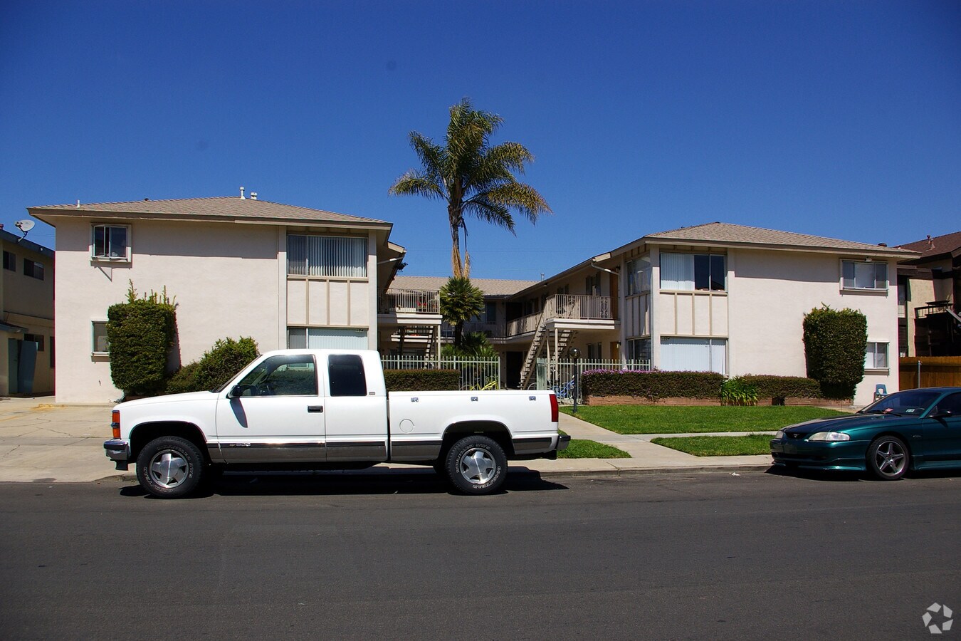 Photo - 1542-1554 Diamond St Apartments