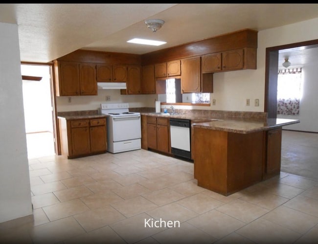 Building Photo - 310 Indio Pl