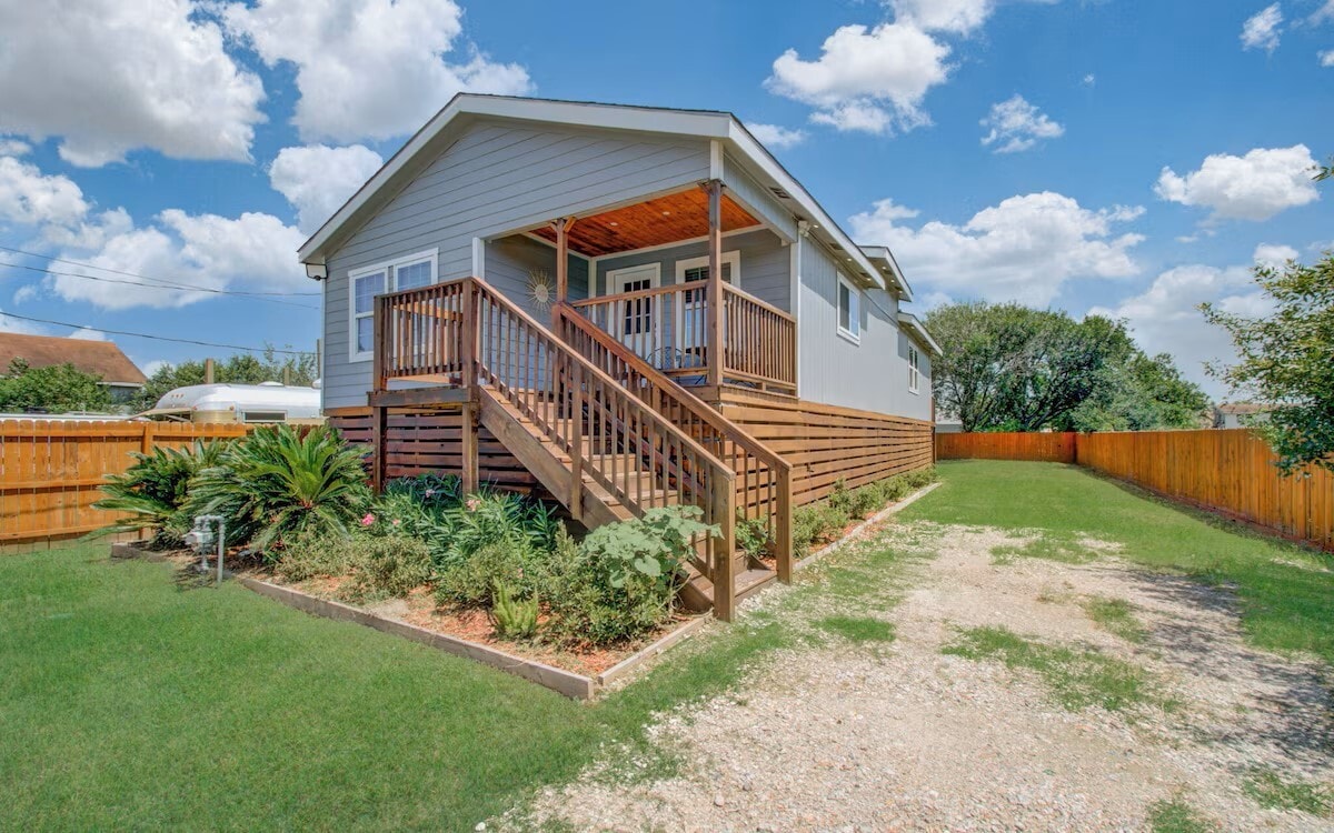 Photo - 4802 Crane St