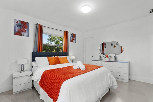 Building Photo - 3880 NW 5th St