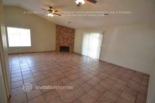 Photo - 704 N Oracle Cir