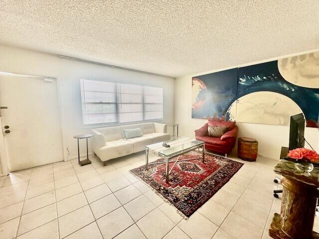 Photo - 4014 Newcastle A