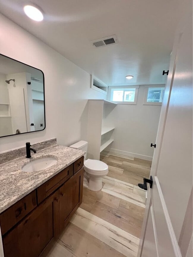 280 W 16th St Unidad 282 W 16th St Unit B