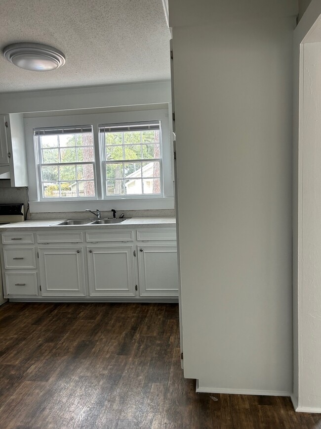 Photo - 2100 Woodward Dr