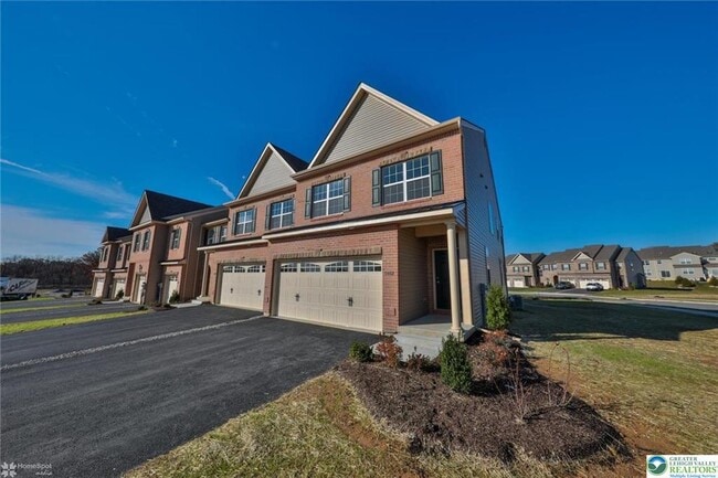 Photo - 1402 Caspian St