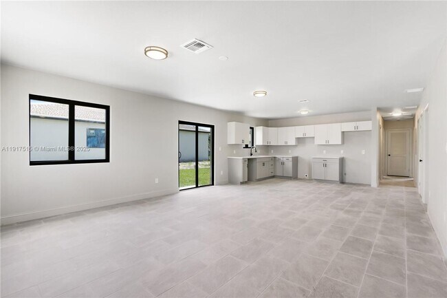 Photo - 981 NW 4th Ave