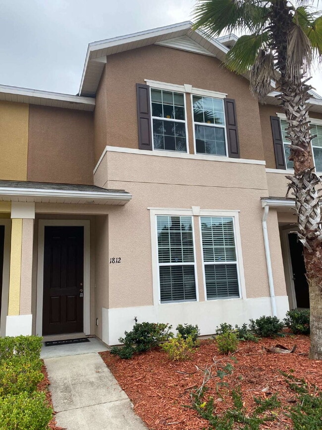 Building Photo - Beautiful 3-Bedroom Townhome in Desirable Oakleaf Plantation – Available Now! Unit 1812