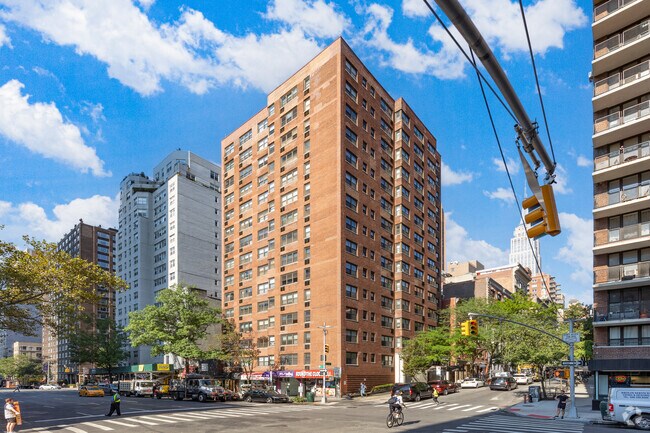 Photo - 166 E 35th St