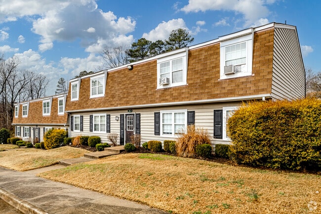Building Photo - TANGLEWOOD APARTMENTS