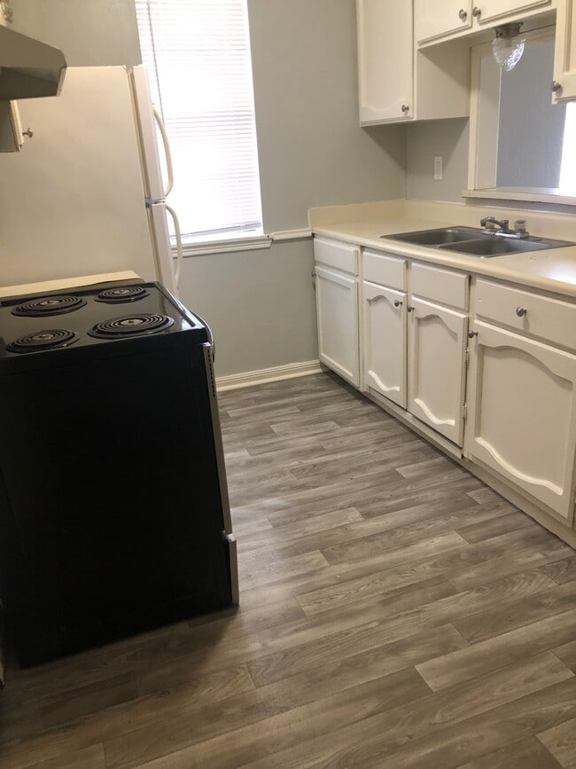 Photo - 304 Loire Ave