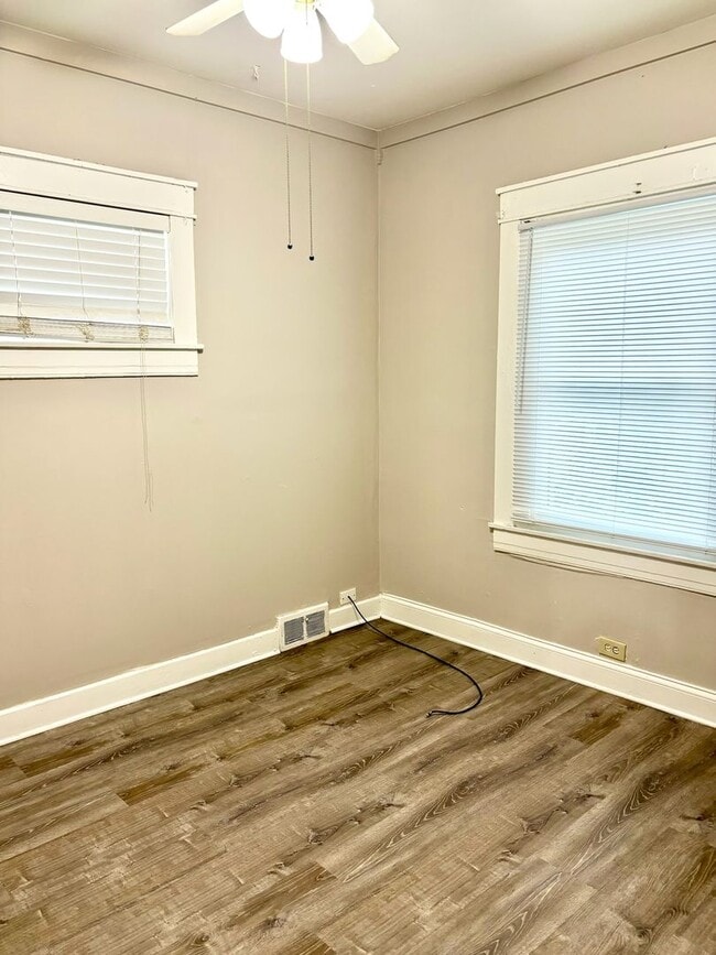 Photo - 655 S 27th St